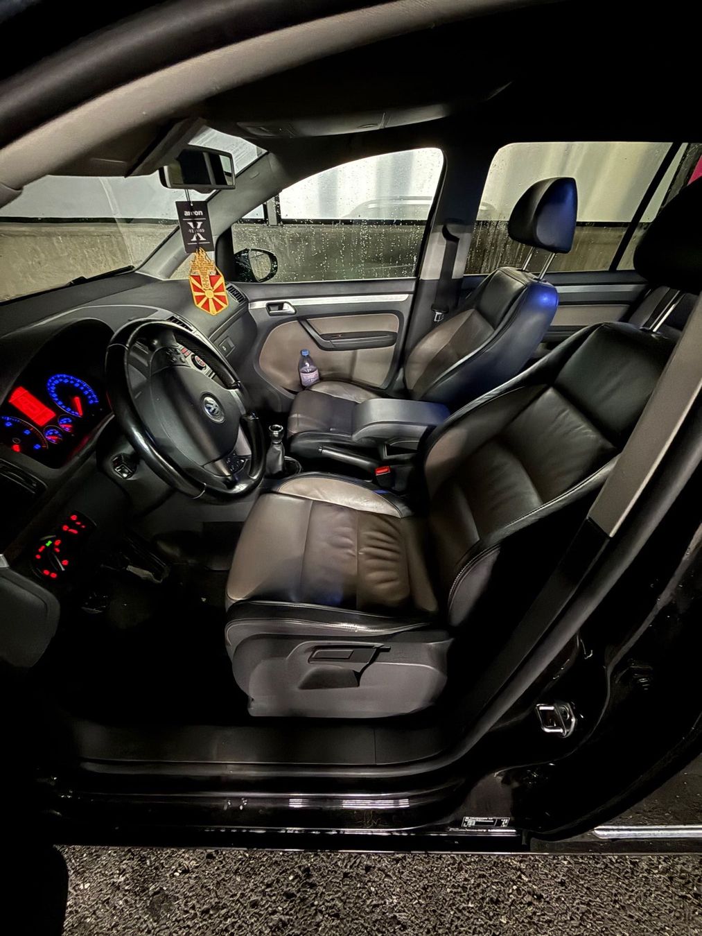 VW Automobili: VW Touran 2.0 tdi 7 Plätze – Usato da Degersheim venduto da mar_g88s 4
