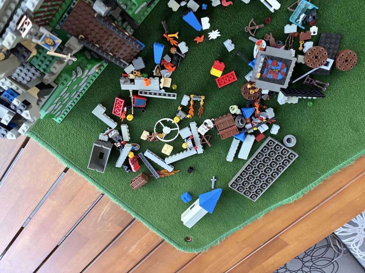 Lego Kit di costruzioni: Lego Burg – Usato da Schüpbach venduto da Tluky