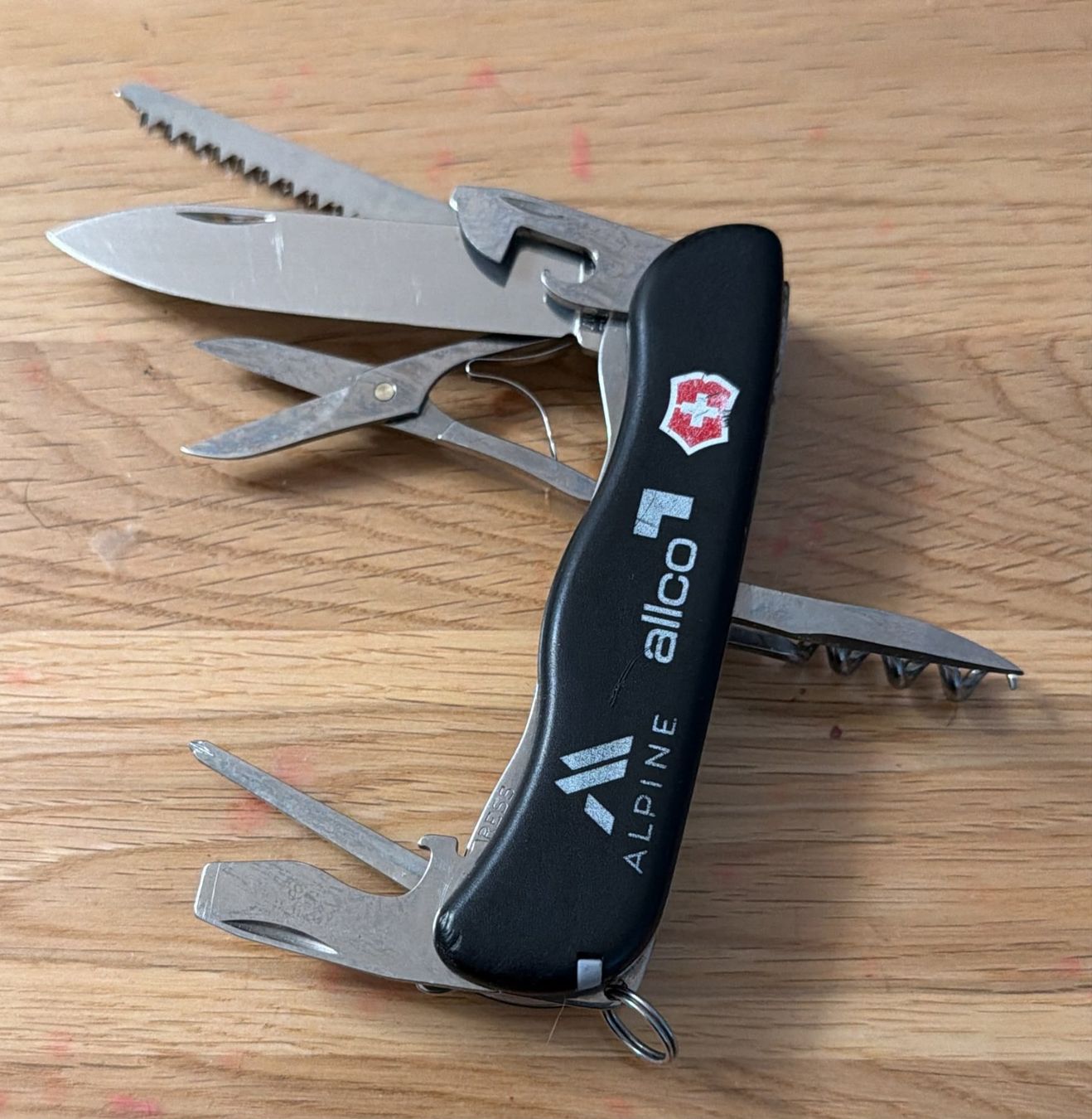 Victorinox Taschenmesser: VICTORINOX SACKMESSER ALPINE ALLCO – Gebraucht aus Zürich von Frei-Occasionen