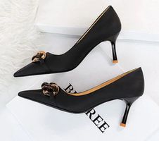 NEUE Damen Pumps schwarz mit gold Schnalle Gr. 36 - 221677