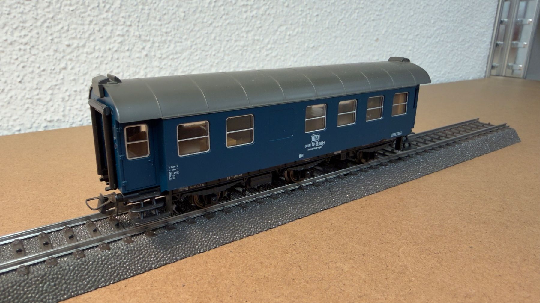 Roco Modelleisenbahnen: Roco DB Bautruppführerwagen H0 / DC – Gebraucht aus Windlach von Kelebra