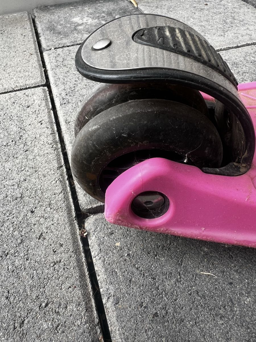 Micro Veicoli per bambini: Micro Scooter & Giro Helmet – Usato da Frick venduto da bla_zt9f 3
