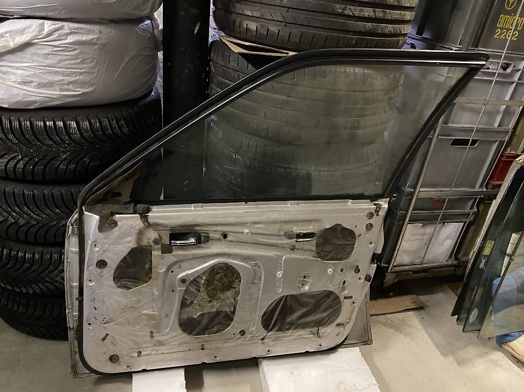 Opel Tutti pezzi di ricambio auto: Opel Senator A Türen Heckklappe Haube – Usato da Bern venduto da bieter-1