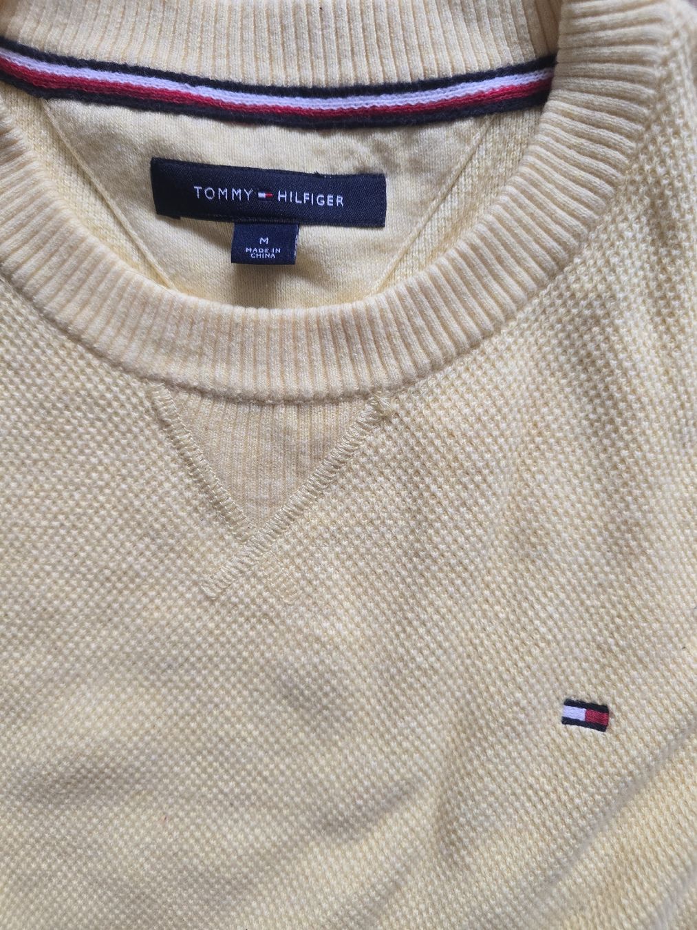 Tommy Hilfiger Maglioni & Felpe: Pull Tommy Hilfiger jaune clair Taille M -  – Usato da Mont-sur-Lausanne venduto da Didinho 1