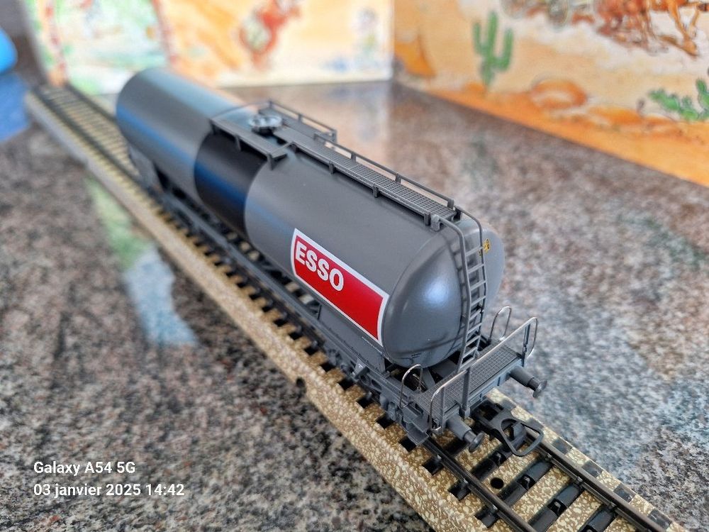 Wagon UFR Avec Remorque Citerne REE Ho – Échelle HO – État Neuf En Boîte (Occasion)