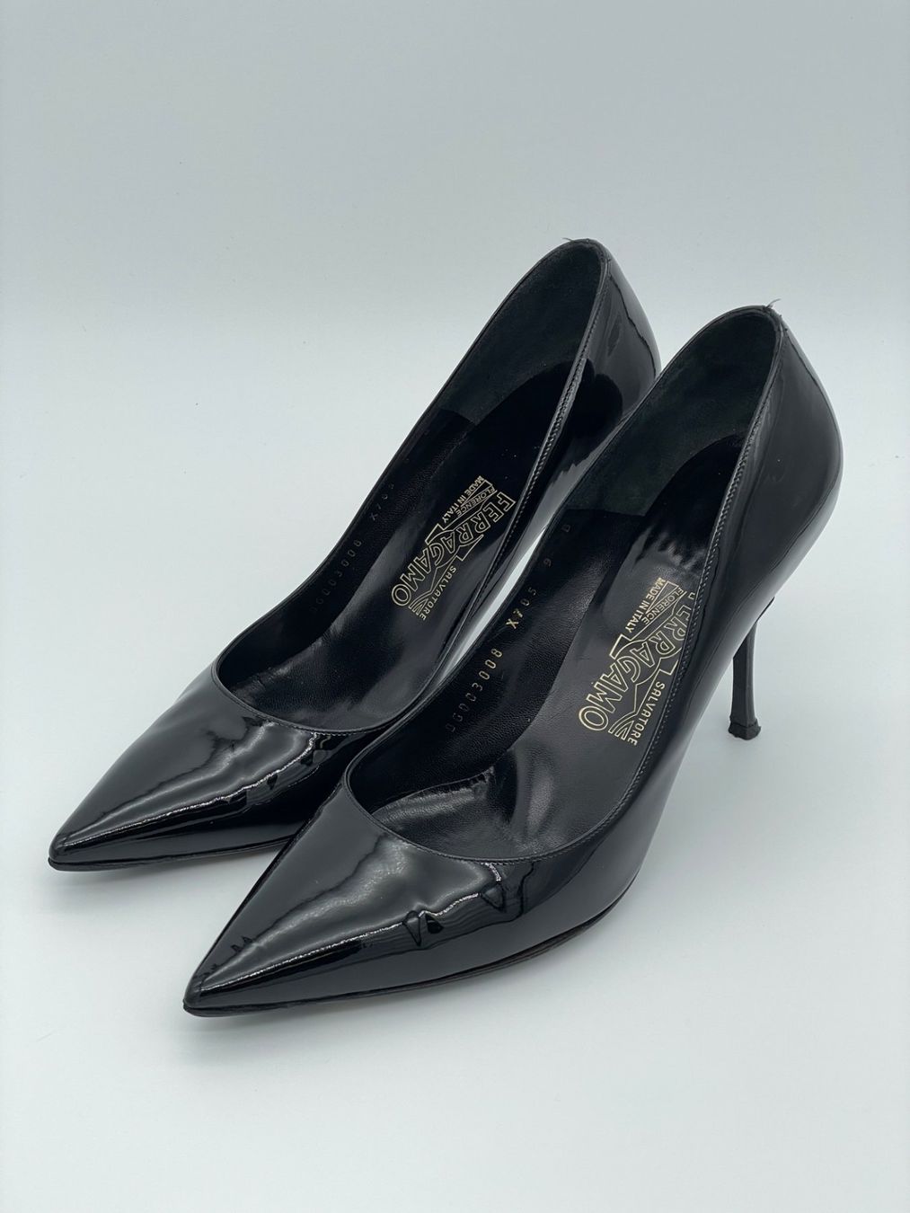 Salvatore Ferragamo Scarpe da donna: Salvatore Ferragamo Pointed-Toe Pump EU 40 Schwarz – Usato da Zürich venduto da shoe_shop 2