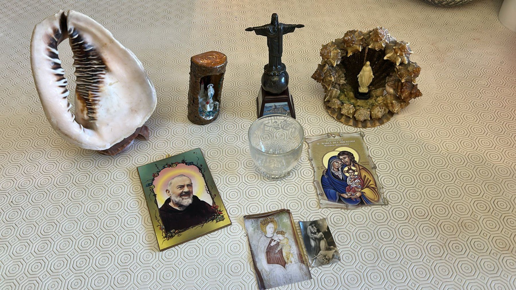 Tutte le decorazioni: Vario materiale religioso – Usato da Melano venduto da H-Sara