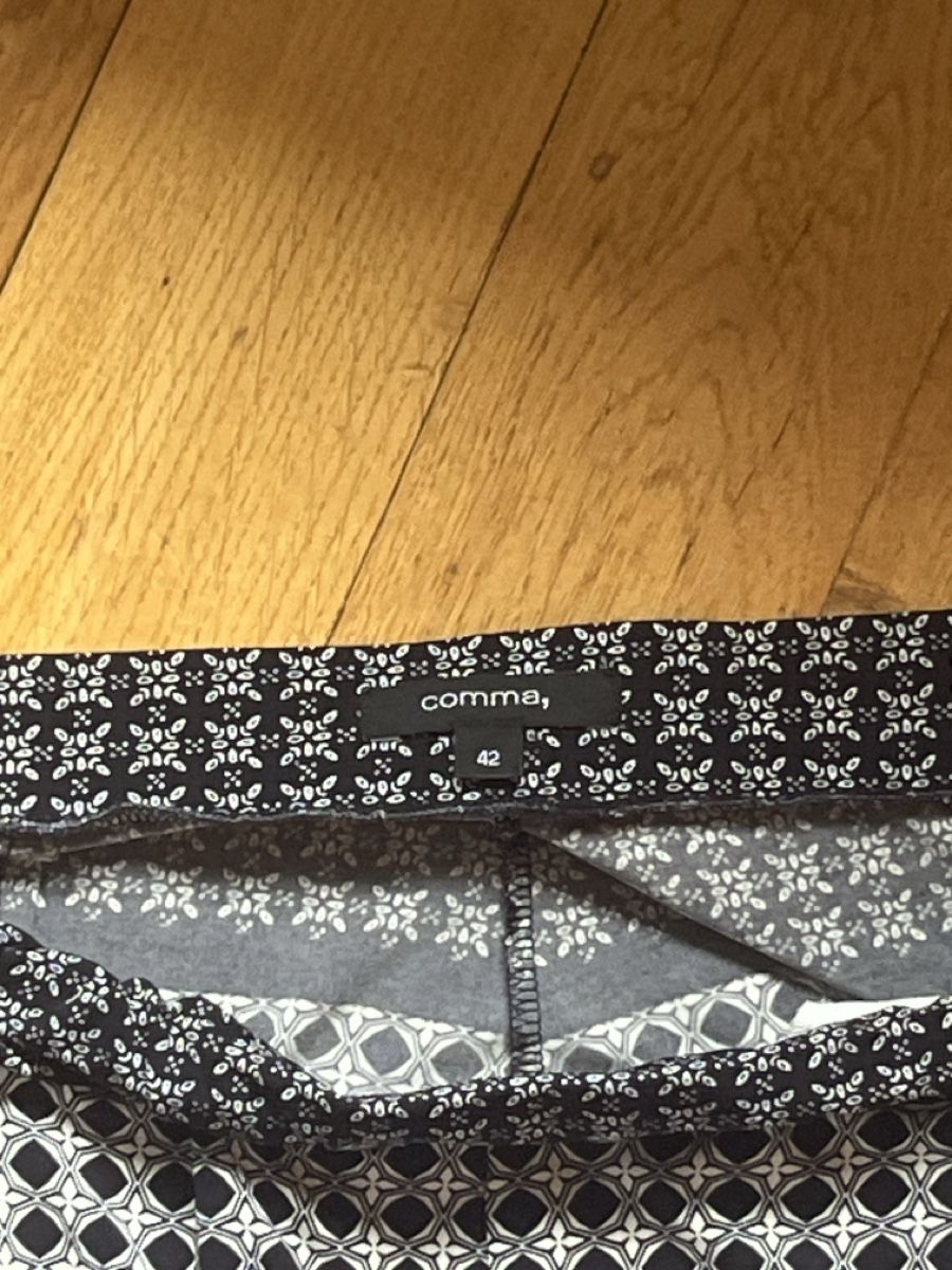 Comma Pantalons: Pantalon Comma imprimé taille 42 – D'occasion à Lausanne par LorenaOrtega 1