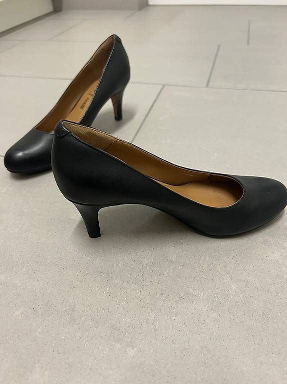 Scarpe da donna: Clarks Pumps Leder schwarz – Usato da Zürich venduto da Nia_S