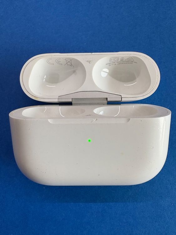 Apple AirPods Pro 1 charging case. 1