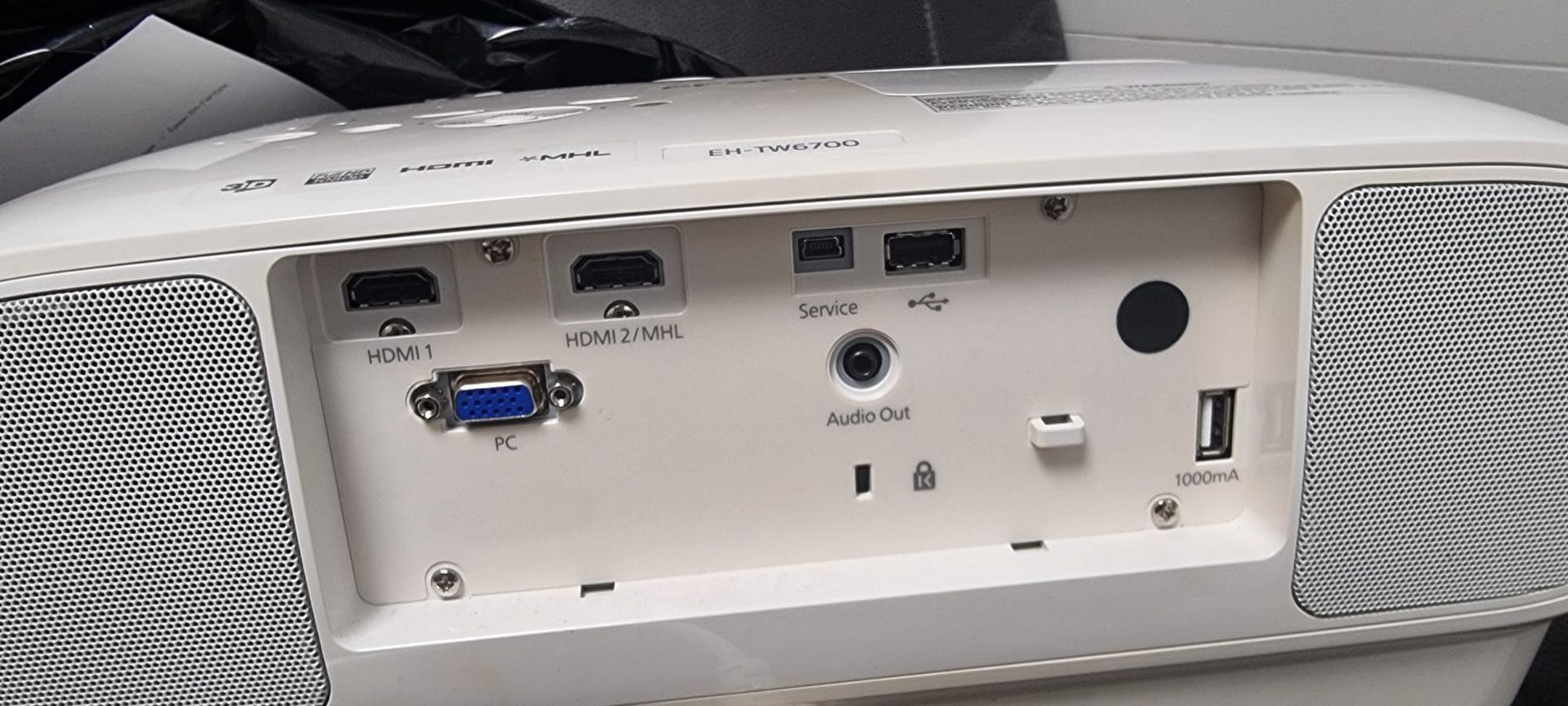 Epson Proiettori: Epson Beamer + Leinwand, Top zustand – Usato da Büsserach venduto da Divina86 6
