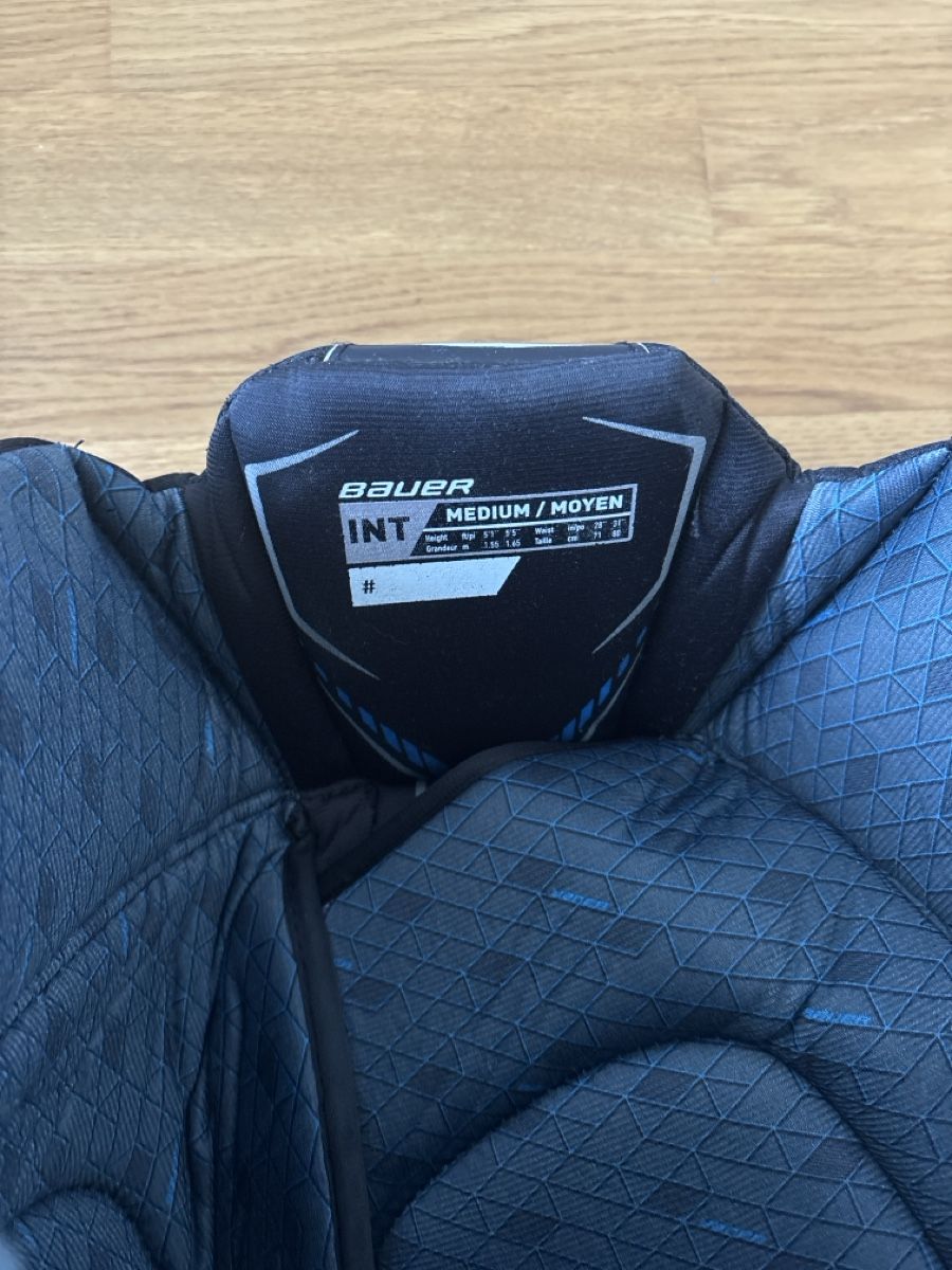 Bauer Protections: Bauer Eishockey Hose gebraucht Grösse Medium – D'occasion à Pfeffingen par Singlemalt 1