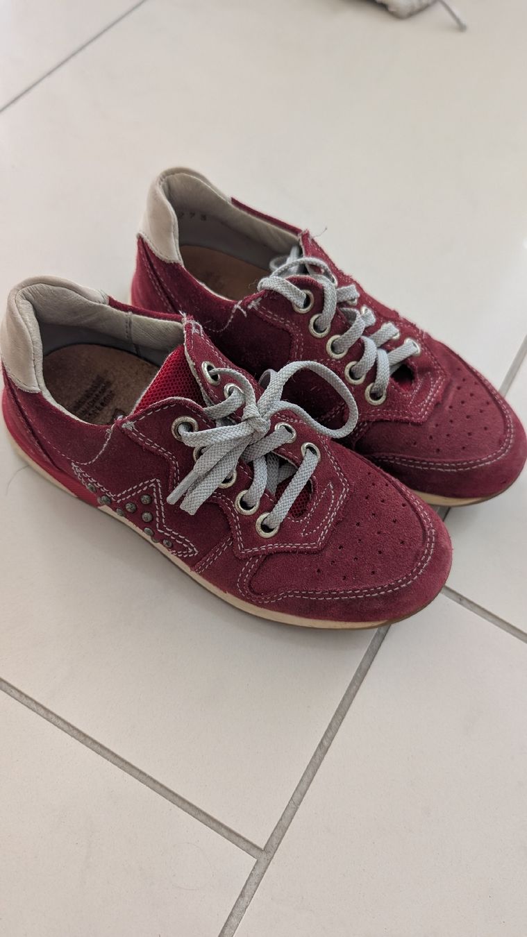 Scarpe per ragazze: Gr 27 Kinder Schuhe, Sneakers rot Leder – Usato da Rothenburg venduto da Sonne0310 2