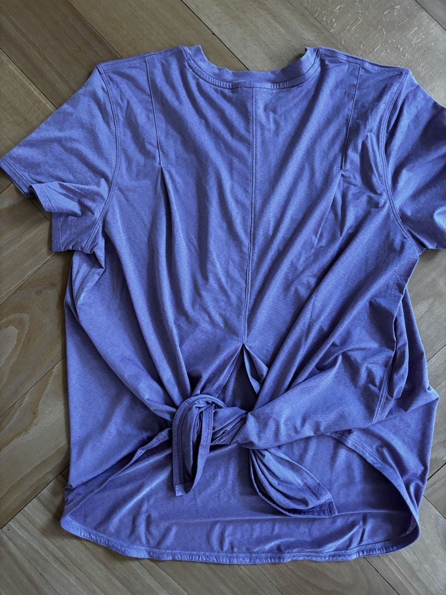 Lululemon Tops: Trainingstop von Lululemon (Grösse M) – Gebraucht aus Zürich von LuluK88 3