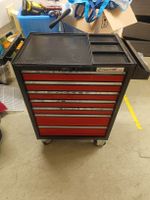 Werkzeugschrank Toolcraft mit Werkzeug