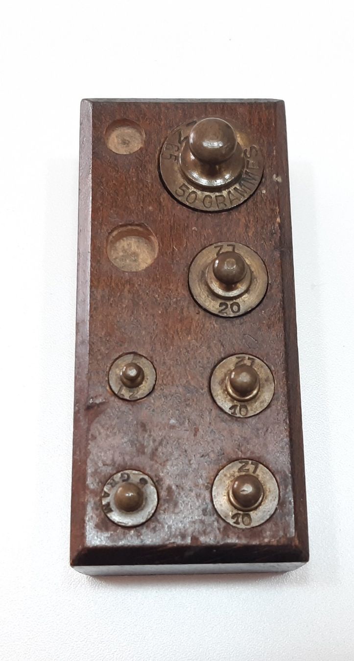 Misurare: Alte Messgewichte aus Messing -Poids de mesure anciens – Usato da Savagnier venduto da Marderuth
