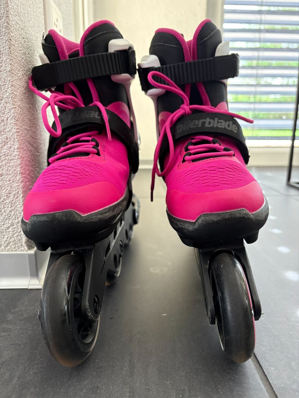Pattini in linea & Pattini a rotelle: Patin inline RollerBlade pour enfant – Usato da Courtepin venduto da spitfire320 2