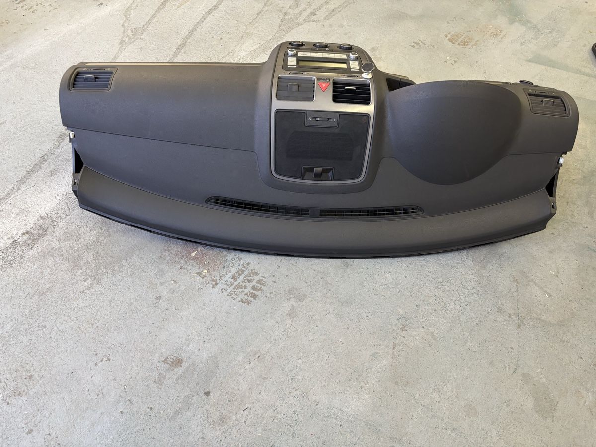 Volkswagen Tutti pezzi di ricambio auto: Vw Golf 5 jg 2008 2.0l Armaturenbrett – Usato da Engelburg venduto da schrotti02 1