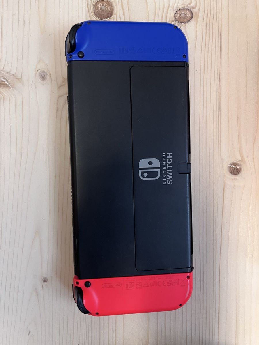 Nintendo Consoles: Nintendo Switch Oled mit 5 Spielen und 4 Controllern – D'occasion à Baden par Schlagwein 3