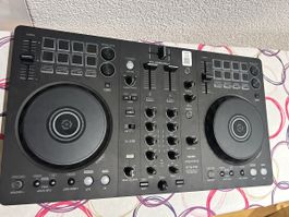 DDJ-FLX 4 + 2 free monitors 
