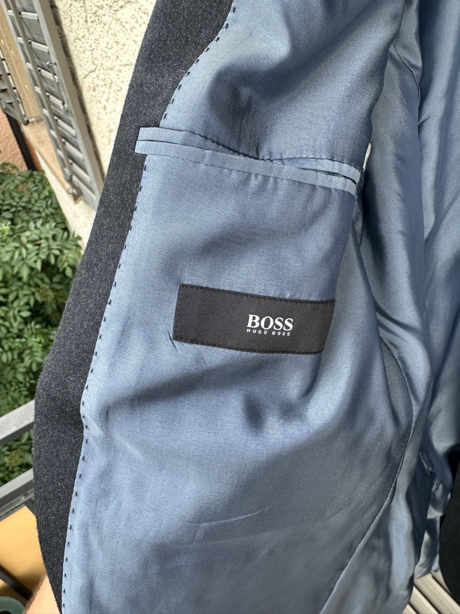 Hugo Boss Costumes: Anzug Hugo Boss grau Grösse L – Neuf (Voir description) à Zürich par hannahbuettgen 1