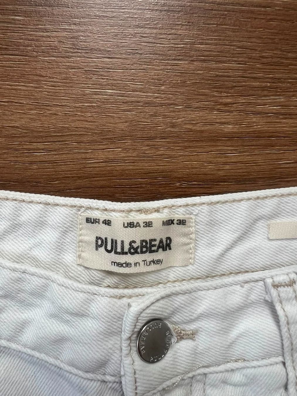 Pull&Bear Jeans: Short Pull & Bear blanc – Usato da Môtiers NE venduto da ElGreco3099 2