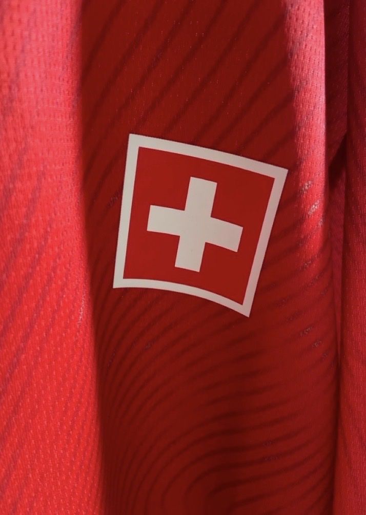 Puma Maillots de corps & Pantalons: Maillot officiel Suisse  – Neuf (Voir description) à Ste-Croix par Elsa_illigo 3
