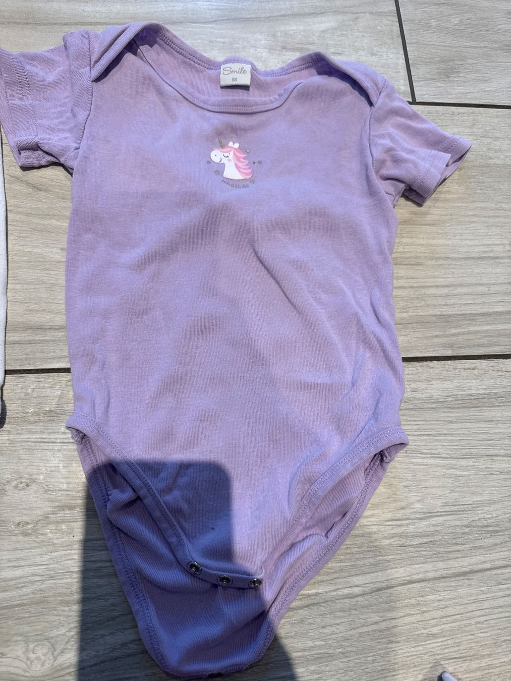 Lotti & Set di vestiti: Body Set Mädchen 98, 98/104, 4 teilig – Usato da Gelterkinden venduto da Familienferien 2