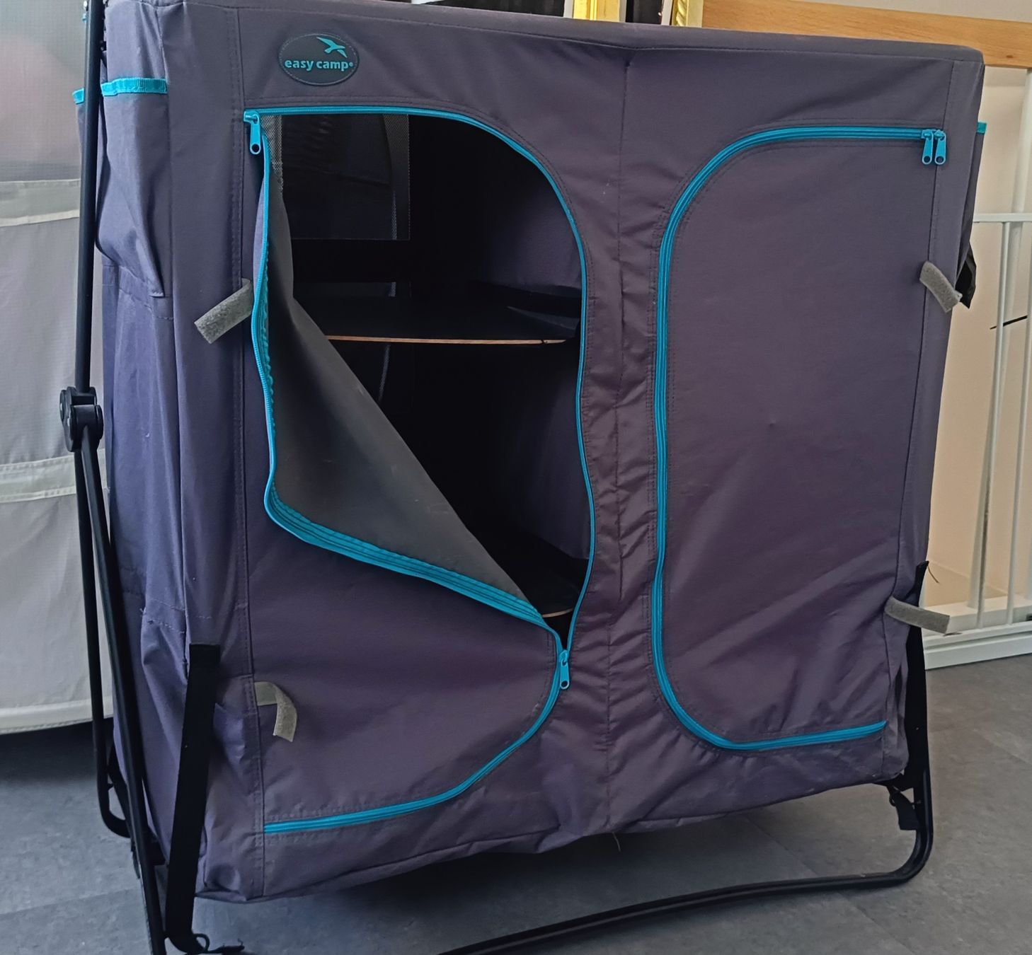 Schränke: Camping-Schrank Easy-Camp – Gebraucht aus Hägendorf von aga_mh97