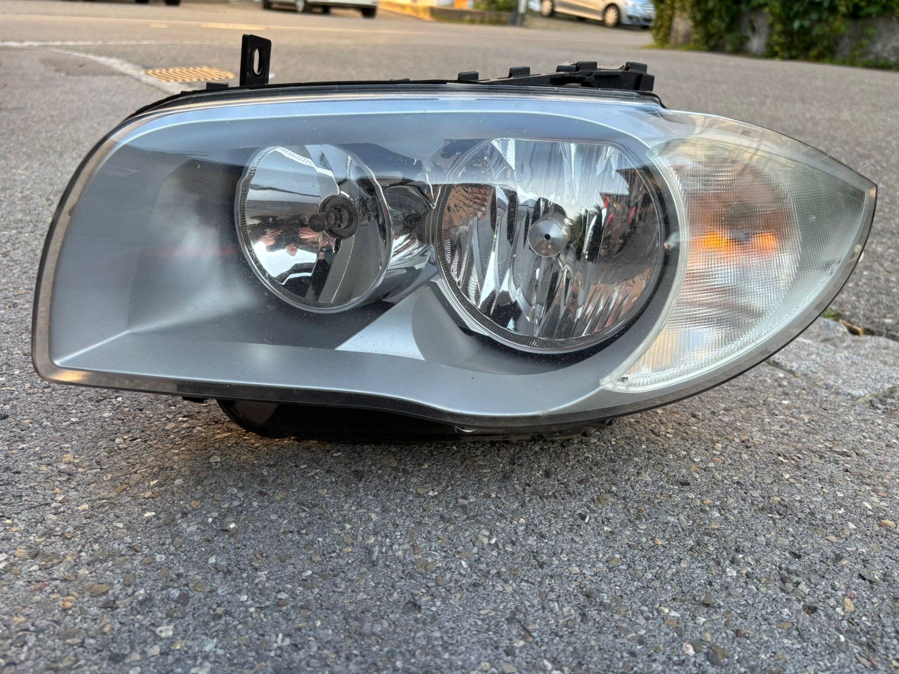 BMW Tutti pezzi di ricambio auto: BMW 120 Scheinwerfer links E 87 JG 2005 – Usato da Rothenhausen venduto da Deltassion