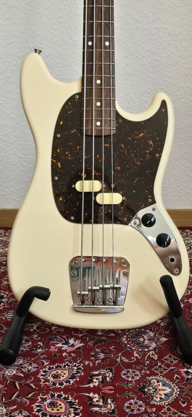 Fender Musikinstrumente: Fender Mustang Bass MIJ 1998 – Gebraucht aus Meilen von Roobiedoobie 1