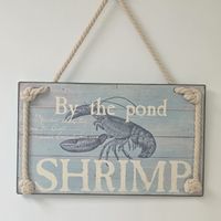 Dekoschild Shrimp by the pond Holzmuster Kordelaufhaengung
