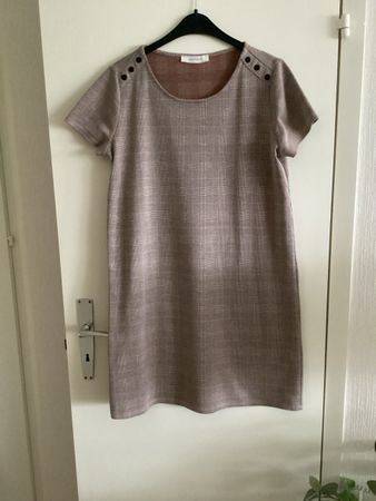Schmales, elegantes  Kleid in dezentem Karomuster, Gr.M