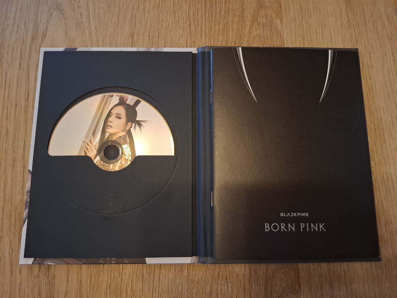 CD: Blackpink: Born Pink. Digipack Jisoo-Version. K-Pop CD – Usato da Urtenen-Schönbühl venduto da nerdgirl