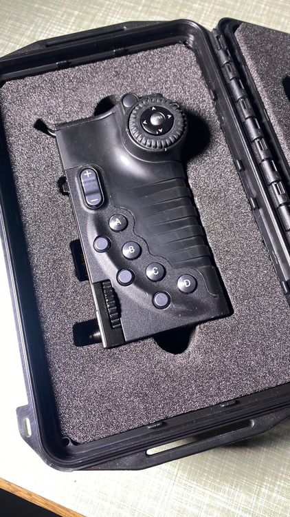 RED PRO SIDE HANDLE DSMC1 EPIC SCARLET (Gebraucht) in Zürich für CHF 49 ...