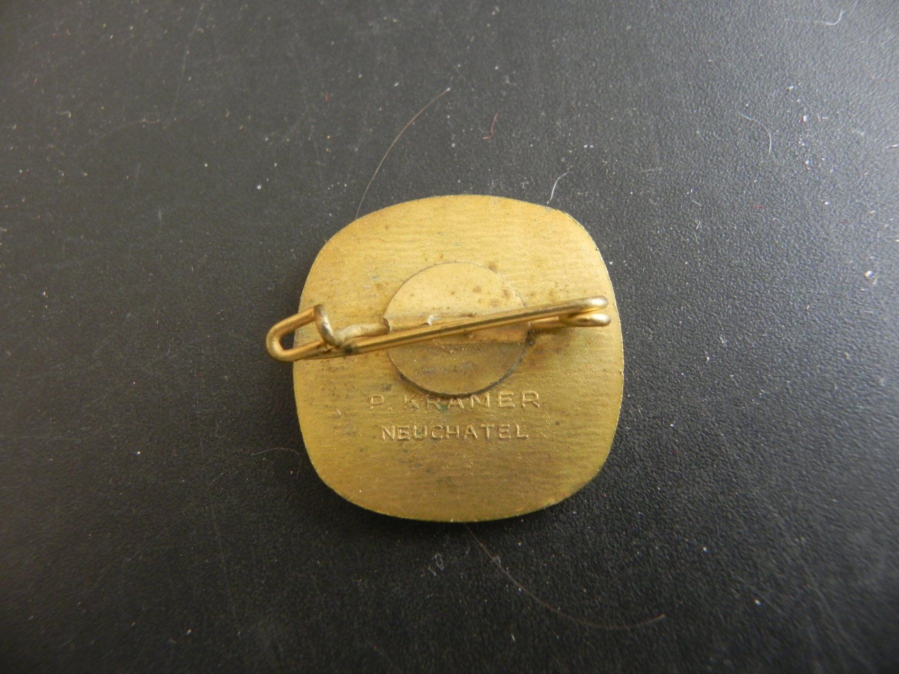 Broches & Aiguilles: Curling Abzeichen - Kandersteg – D'occasion à Biel/Bienne par Gogolozi 1
