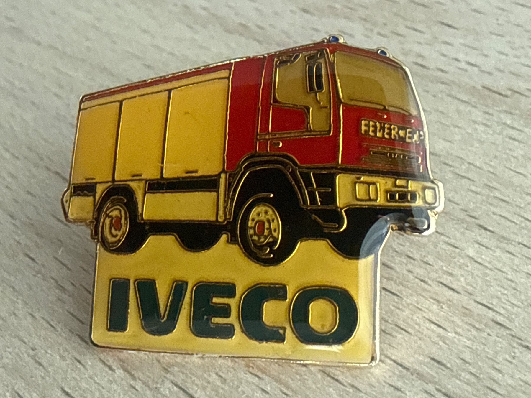 Plaketten & Abzeichen: Pin IVECO – Gebraucht aus Glattbrugg von Schweigmatt