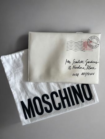 MOSCHINO Vintage Clutch „Letter Bag“ Sammlerstück aus Leder
