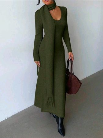 NEU - Strick-Maxikleid mit Schal - L - Armeegrün