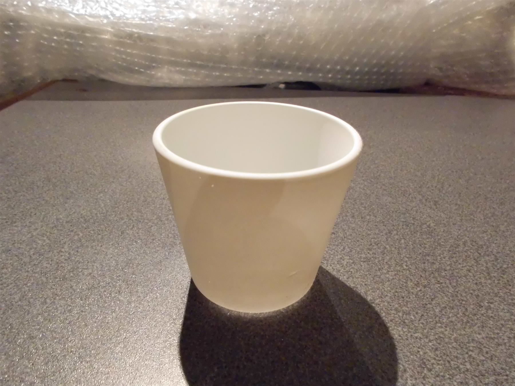 Ikea Pots de fleurs: Uebertopf weiss, IKEA, klein – D'occasion à Zürich par Motzkuh