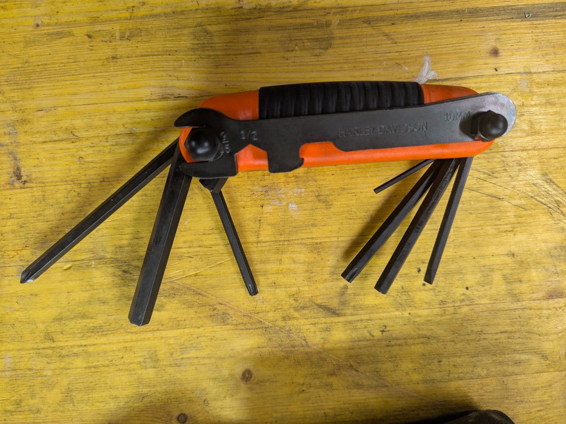 Harley-Davidson Tous les outils: Harley-Davidson All-in-One-Multitool 94435-10 – D'occasion à Watt par inf_cpz7 2