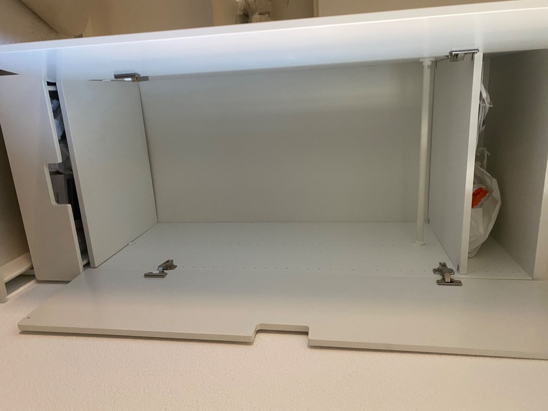 Ikea Armadi: Weisser IKEA Schrank – Usato da Hunzenschwil venduto da pla_7j7c 1