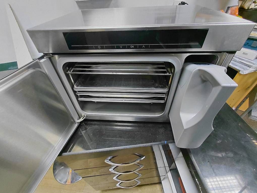 Miele Appareils de cuisine: MIELE DG1450 DAMPFGARER STEAMER – D'occasion à Embrach par mee 1