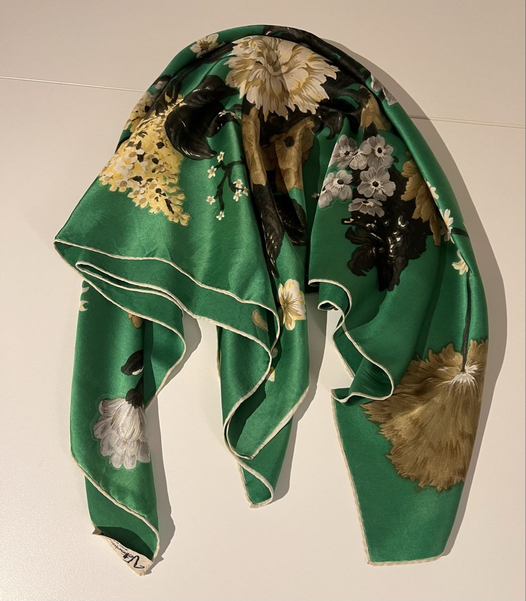 Foulard & Sciarpe: Foulard en soie  – Usato da St-Pierre-Clages venduto da ste_xk6p 5