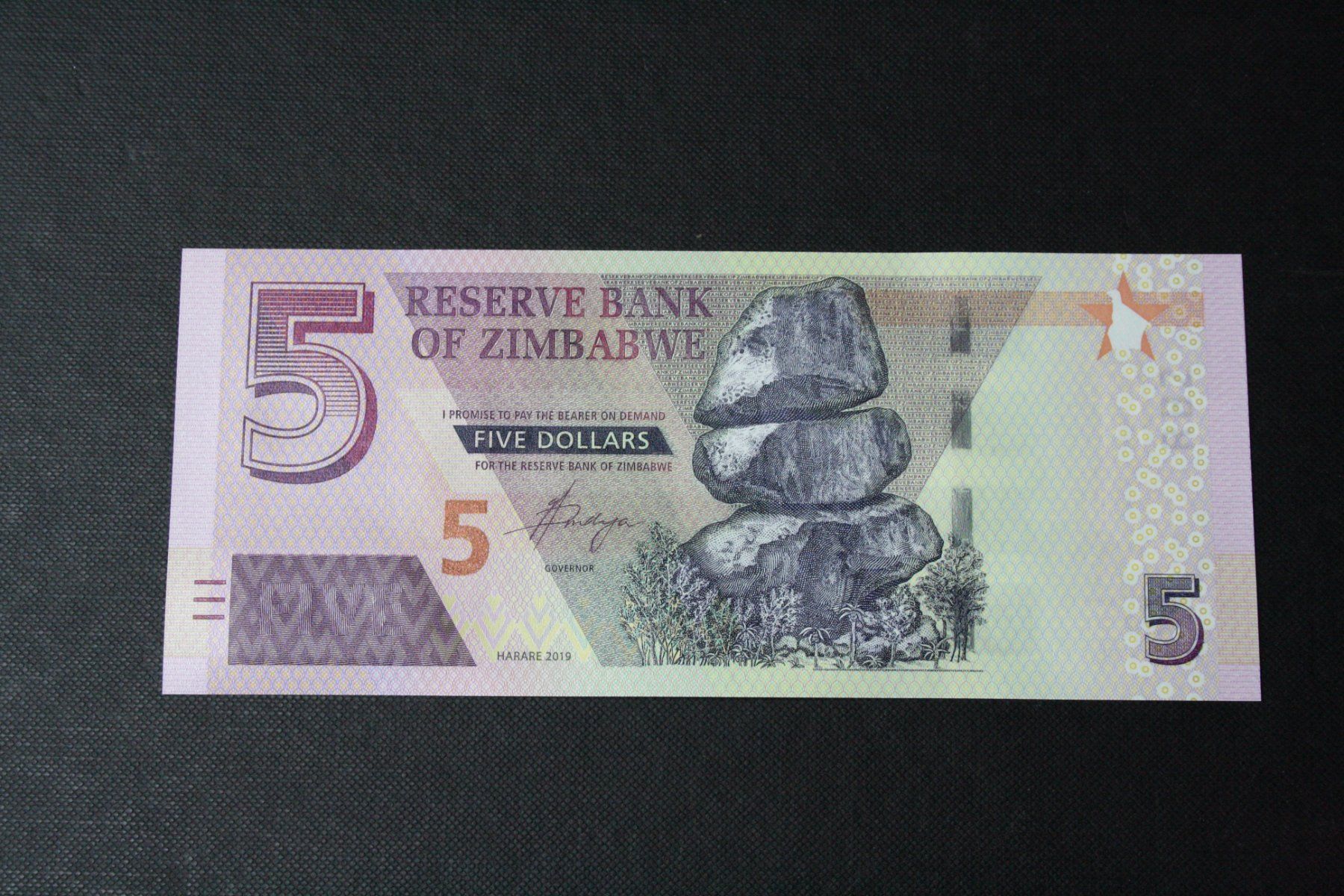 Billets de banque: UNC Zimbabwe 5 dollars 2019 – Neuf (Voir description) à Cormondrèche par Hermes.monnaies 1