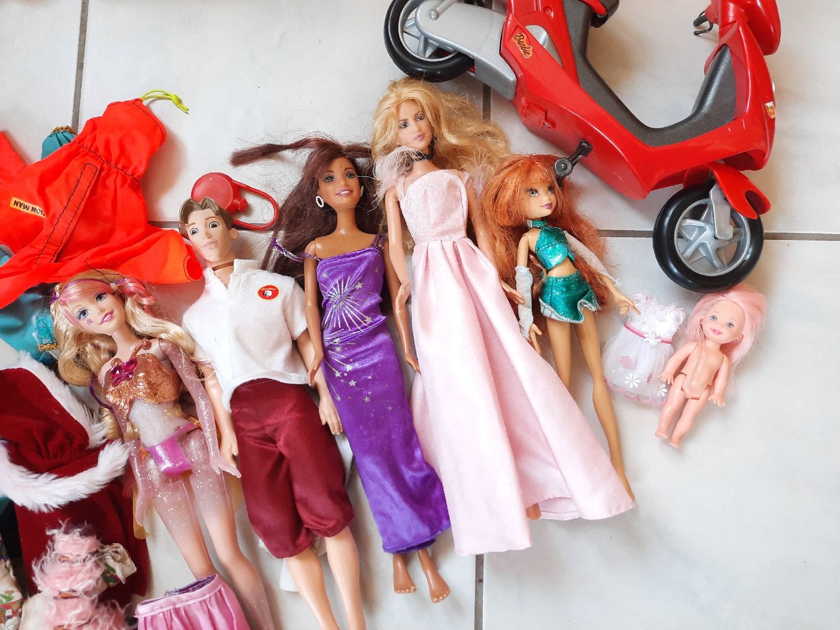 Poupées: LOT "BARBIE " – D'occasion à Le Locle par marylise01 1
