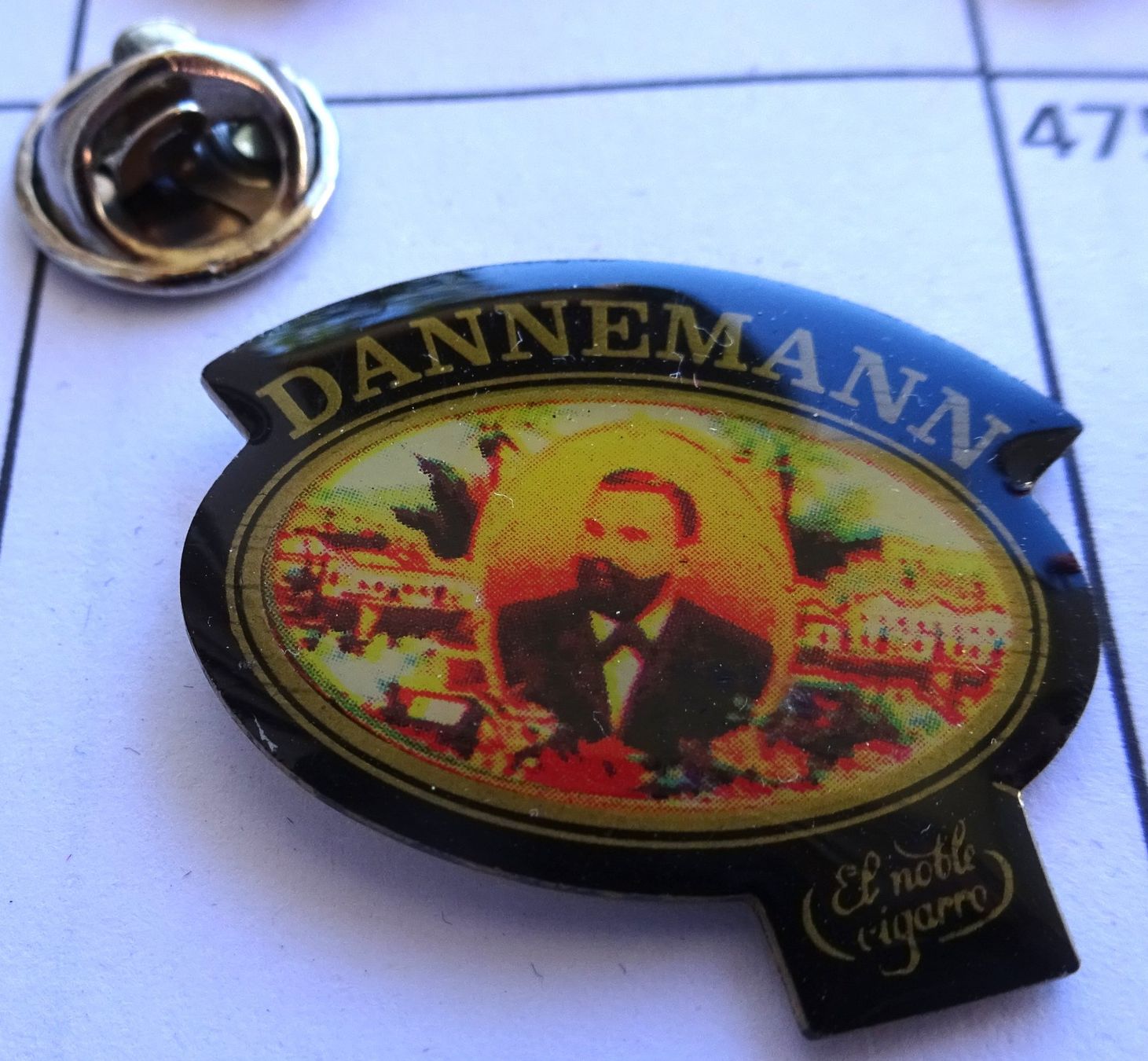 Plaketten & Abzeichen: Pin DANNEMANN  Cigarre – Gebraucht aus Utzenstorf von BUtter81