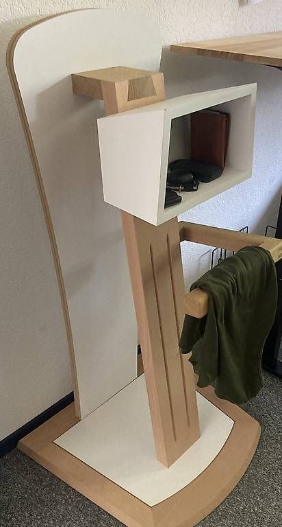 Porte manteau: Kleiderständer aus Holz – D'occasion à Islikon par lau_5ysm
