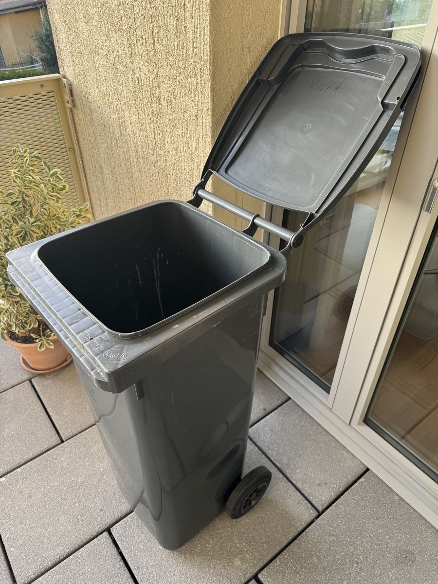 Cestini per rifiuti: Rollabfallbehälter / Kehrricht-Tonne 140L – Usato da Staufen venduto da cedric_merz 1