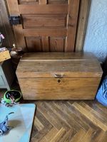Truhe Holz Antik  guter Zustand